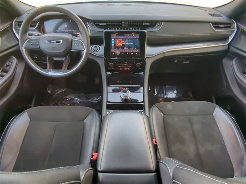 Used 2023 Jeep Grand Cherokee Altitude image 15