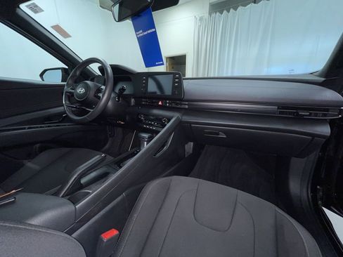 Used 2025 Hyundai Elantra Sport image 8