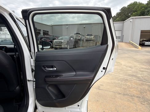 Used 2025 Nissan Kicks SR AWD/4WD image 16