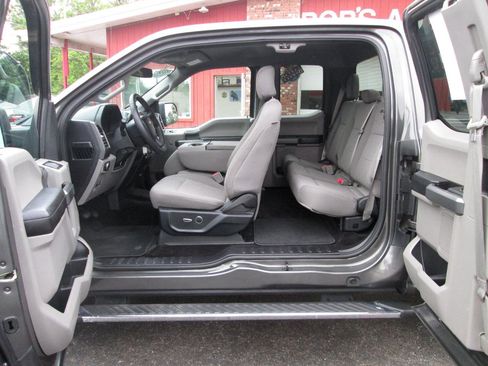 Used 2018 Ford F150 XLT w/ Equipment Group 301A Mid RWD image 3