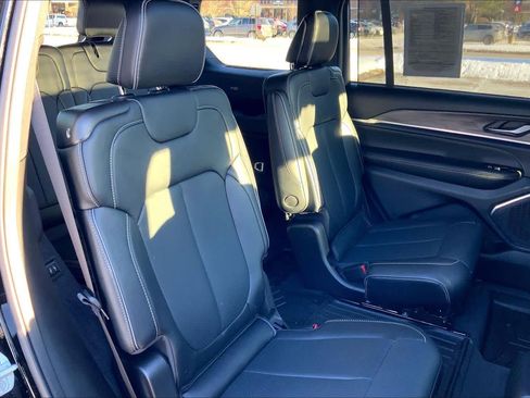 Used 2025 Jeep Grand Cherokee L Overland w/ Advanced Protech Group III image 20