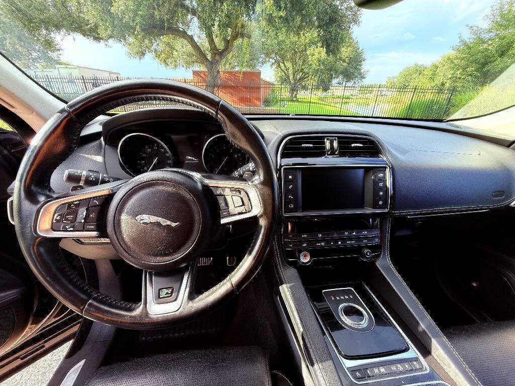 Used 2017 Jaguar F-PACE R-Sport AWD/4WD image 16
