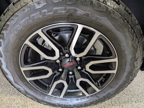 Used 2025 GMC Sierra 1500 AT4 w/ AT4 Premium Package image 15