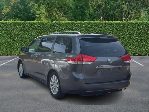 Used 2011 Toyota Sienna Limited w/ Premium Pkg FWD image 6