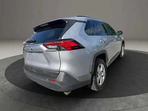 Used 2021 Toyota RAV4 LE AWD/4WD image 5