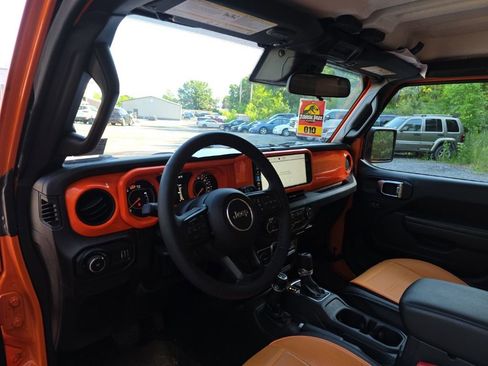 Used 2025 Jeep Wrangler Unlimited Sport AWD/4WD image 12