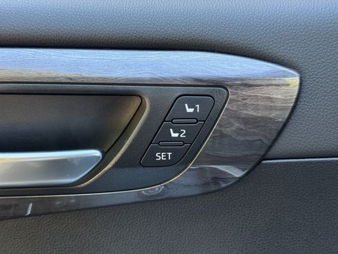 Used 2025 Toyota Highlander Platinum AWD/4WD image 18