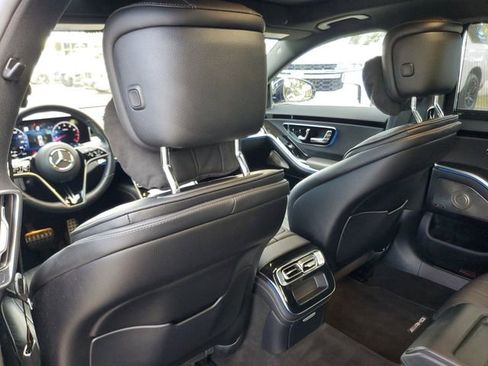 Used 2022 Mercedes-Benz S 500 4MATIC w/ AMG Line Package image 12