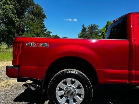 Used 2019 Ford F350 Platinum w/ Platinum Ultimate Package AWD/4WD image 31
