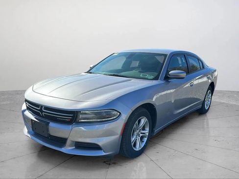 Used 2015 Dodge Charger SE RWD image 1