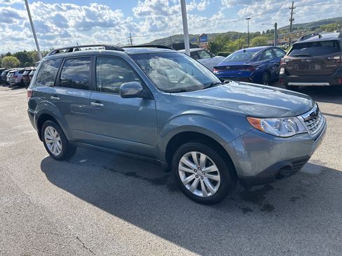 Used 2013 Subaru Forester 2.5X Premium AWD/4WD image 2