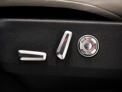 Used 2025 Lincoln Navigator L Reserve image 7