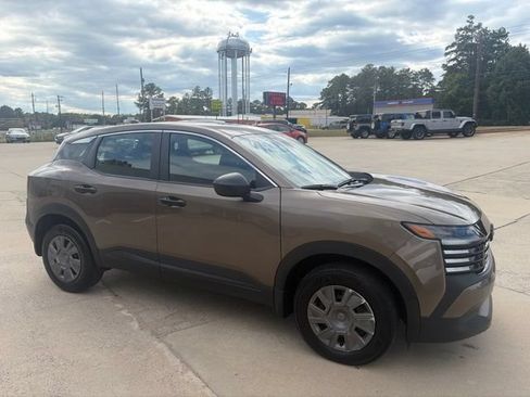 Used 2025 Nissan Kicks S FWD image 4