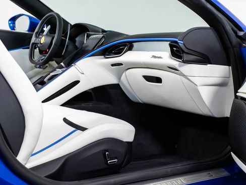 Certified 2025 Ferrari Roma Spider RWD image 50