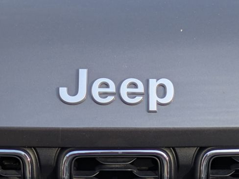 New 2025 Jeep Grand Cherokee L Laredo w/ Trailer Tow Package AWD/4WD image 31