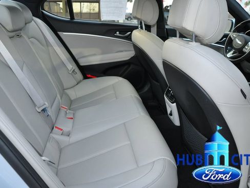Used 2023 Genesis G70 2.0T image 14