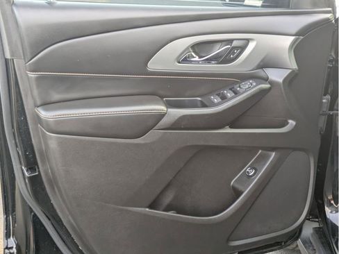 Used 2021 Chevrolet Traverse LT image 11