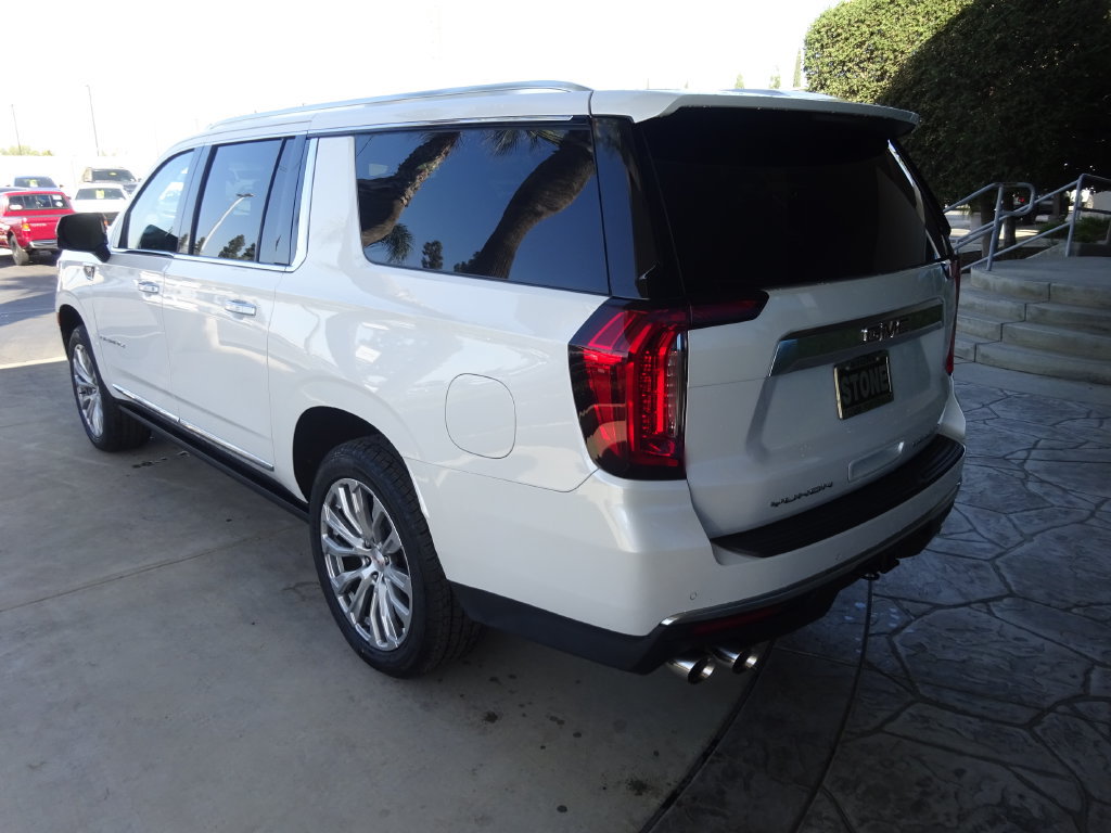 Certified 2022 GMC Yukon XL Denali w/ Denali Premium Package AWD/4WD image 5