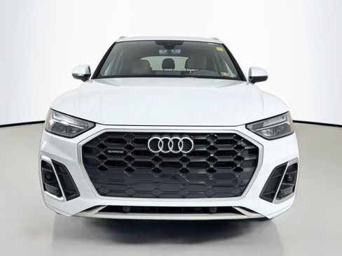 Used 2023 Audi Q5 2.0T Premium w/ Convenience Package AWD/4WD image 2