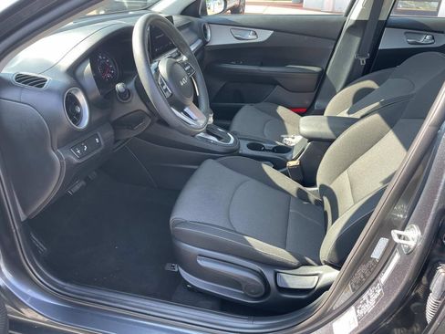 Used 2024 Kia Forte LXS w/ LXS Technology Package FWD image 17