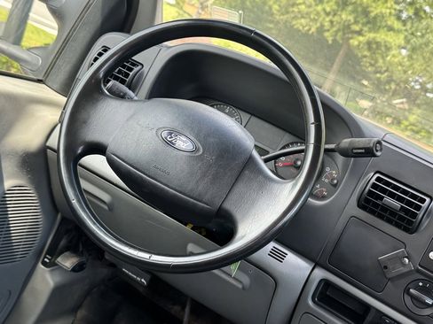 Used 2005 Ford F250 Lariat image 12