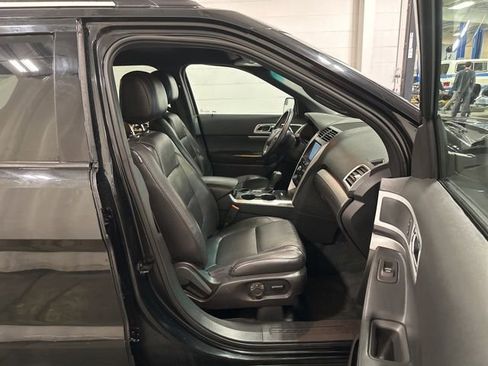 Used 2014 Ford Explorer XLT w/ Equipment Group 202A image 8