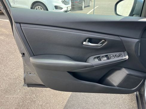 Used 2025 Nissan Sentra SV FWD image 18