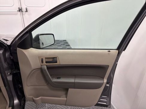 Used 2011 Ford Focus SE w/ 201A Rapid Spec Order Code image 12