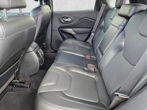 Used 2019 Jeep Cherokee Limited FWD image 17