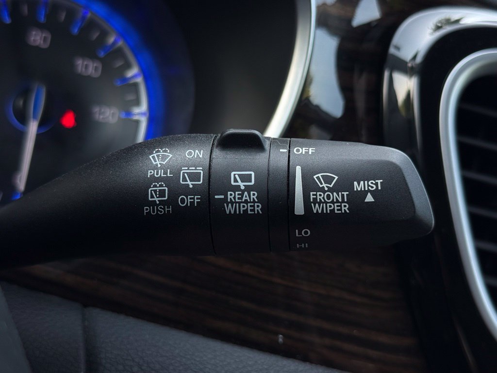 Used 2023 Chrysler Pacifica Limited FWD image 29