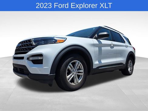 Used 2023 Ford Explorer XLT w/ Equipment Group 202A RWD image 10