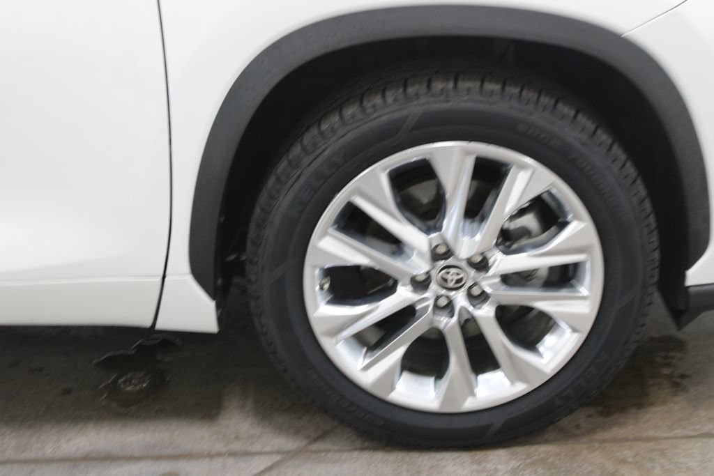Used 2023 Toyota Highlander Limited FWD image 56