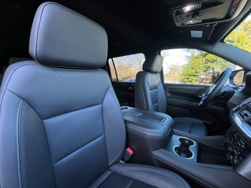 Used 2024 Chevrolet Suburban LT image 33