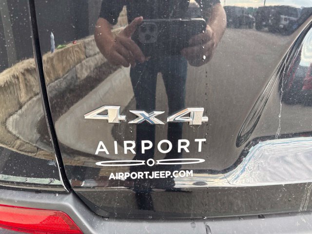 Used 2022 Jeep Cherokee Latitude Lux w/ Mopar Interior Package AWD/4WD image 19