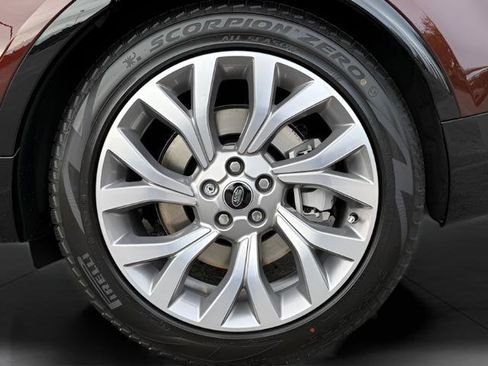 New 2026 Land Rover Discovery Limited Edition image 36