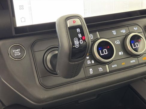 New 2026 Land Rover Defender 110 X-Dynamic SE image 15