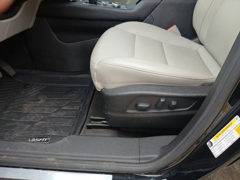 Used 2023 Cadillac XT4 Luxury FWD image 22