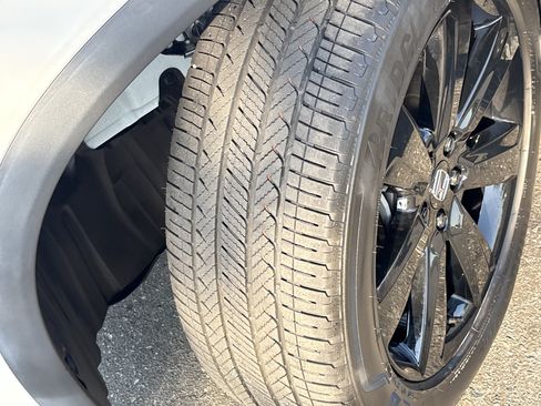 Used 2025 Honda Pilot Black Edition image 13