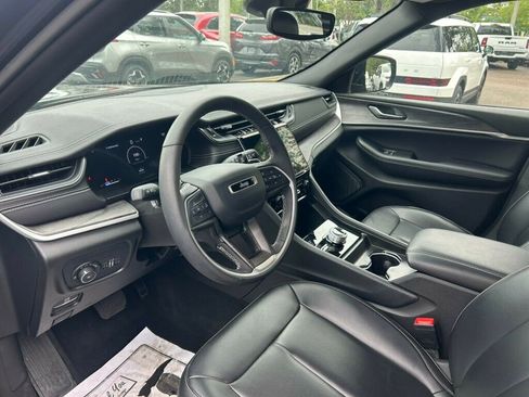 Used 2024 Jeep Grand Cherokee Limited w/ Black Appearance Package AWD/4WD image 3