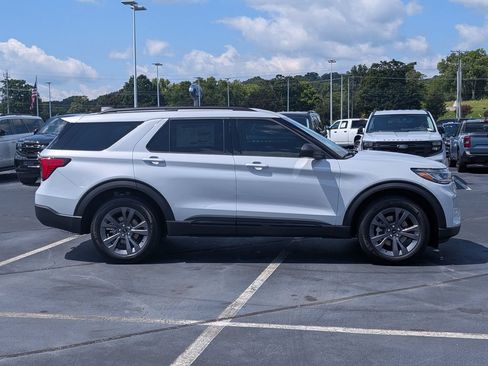 New 2026 Ford Explorer Active w/ Active Comfort Package AWD/4WD image 3