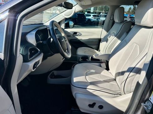 Used 2019 Chrysler Pacifica Limited w/ Advanced Safetytec Group image 13
