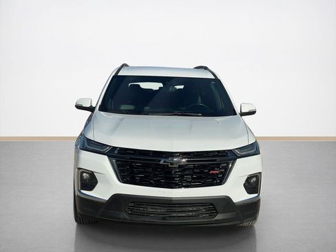 Used 2023 Chevrolet Traverse RS image 2