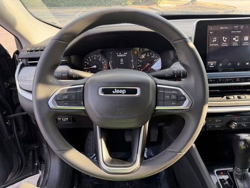 Used 2022 Jeep Compass Latitude image 15