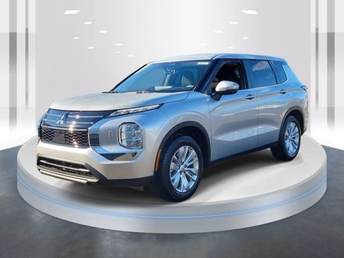 New 2026 Mitsubishi Outlander ES image 3