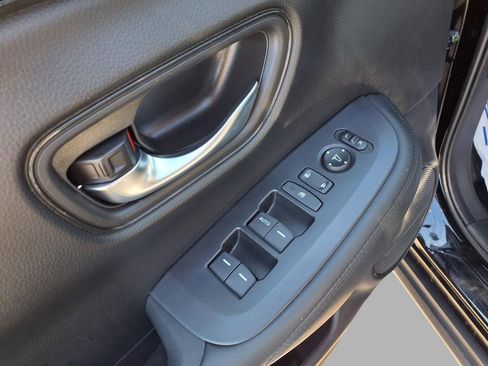 Used 2025 Honda HR-V LX image 18