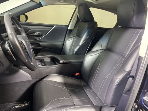 Certified 2025 Lexus ES 300h Ultra Luxury image 12