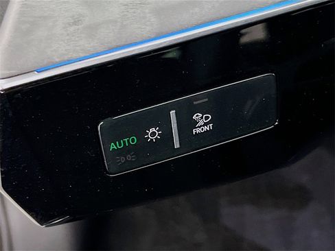 Used 2024 Audi Q8 e-tron Prestige image 10