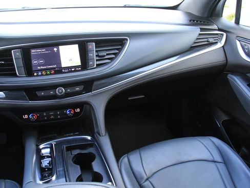 Used 2024 Buick Enclave Essence FWD image 10