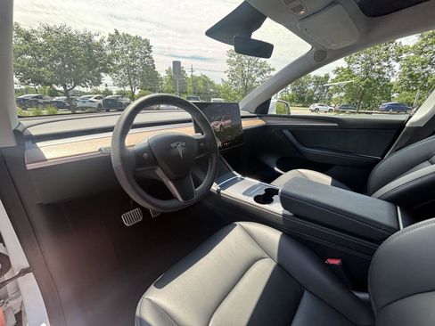 Used 2023 Tesla Model Y Long Range AWD/4WD image 27