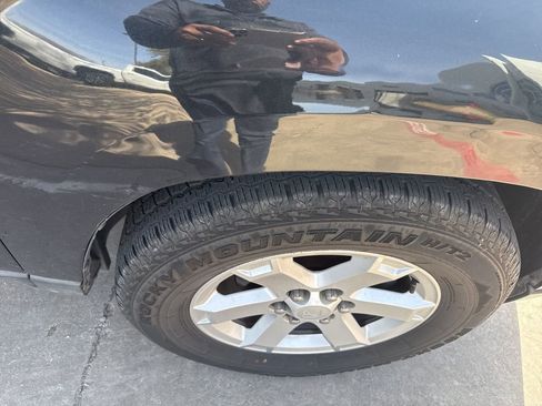 Used 2009 Saturn Outlook XE image 6